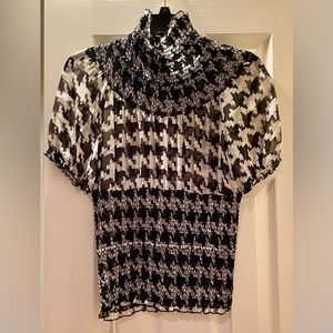 BeBe black & white top size XSmall